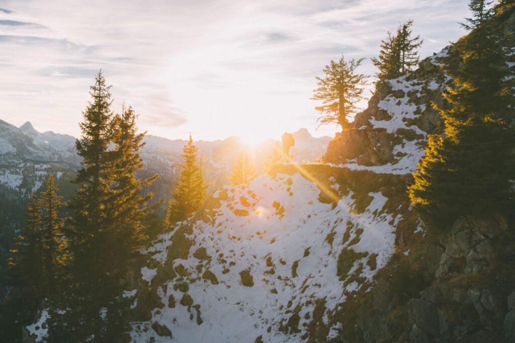 Wybierając się w góry, zwłaszcza na trasy rzadziej odwiedzane, warto rozważyć odpowiednie ubezpieczenie turystyczne